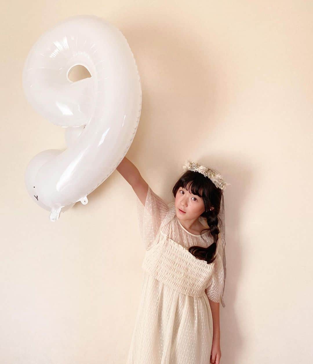 *yoko*さんのインスタグラム写真 - (*yoko*Instagram)「* ◇2022.12.16  Happy　Birthday🎂   9歳のお誕生日おめでとう♡   相変わらず天真爛漫な娘 そんなとこが大好き♡   お誕生日プレゼントは何がいい？って聞いたら、セリアで2万円分好きなものを買いまくりたい！って言った娘。 そんなとこも大好き♡   笑顔いっぱいの9歳になりますように...♡   #9歳#お誕生日#Happybirthday」12月16日 18時38分 - yococono