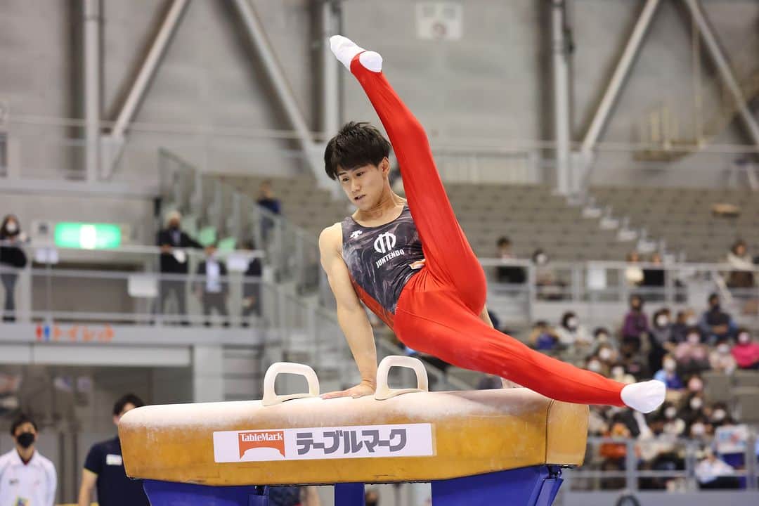 日本体操協会さんのインスタグラム写真 - (日本体操協会Instagram)「写真で #プレイバック シリーズ！　その2 https://www.instagram.com/gymnasticsjapan/  名勝負、名演技が多かった、#体操 #チーム #日本一決定戦 第76回 #全日本体操団体選手権。 『すべては、チームのために』 仲間と共に、仲間のために戦う選手たちの美しい演技を写真でプレイバック！　続いては男子！ Photo by AFLO SPORT @aflosport #JGA #artisticgymnastics #gymnastics #japan #日本体操協会 #体操ニッポン #日本代表」12月16日 19時00分 - gymnasticsjapan