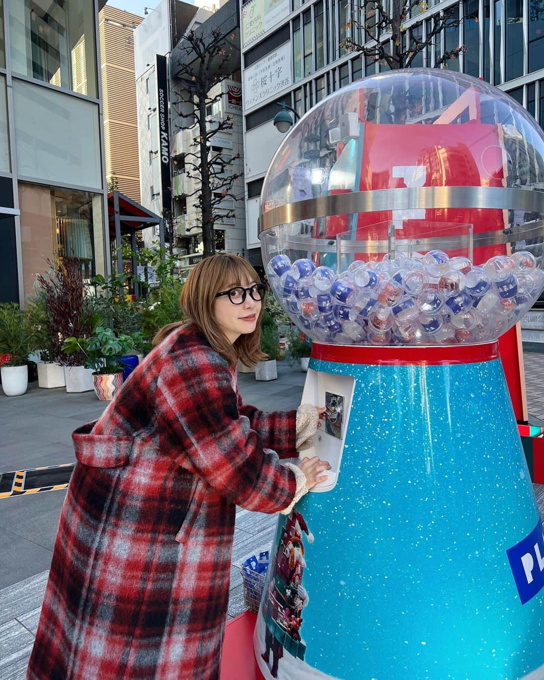 木村ミサさんのインスタグラム写真 - (木村ミサInstagram)「もうすぐクリスマス🎄  クリスマスは誕生日だからね、 渋谷 PARCO前で開催されているPLAZA HOLIDAY SQUARE 2022 に行ってきました〜🌟  ガチャガチャしたり、スノードーム入ったり、、クリスマスは楽しいがいっぱいでわくわくするね🎁  @plazastyle が提案するクリスマスは 12/16(金)～12/18(日) でやってるので行ってみてね〜🎅  #PLAZA #プラザ #PLAZAクリスマス #plazaholidaysquare2022」12月16日 19時53分 - misaxmas