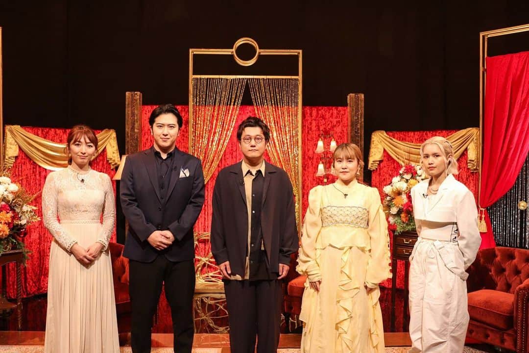 のインスタグラム：「🎍新春 TV歌唱🎍 1月2日（月）夜９時～ BS松竹東急『音楽の轍』に出演させて頂きます✨ 3曲ほど歌わせて頂きました！ とてもうれしいです！是非ご覧ください！ . 衣装はゆいさんの服👗@yui_iwatsu  めちゃくちゃ可愛いです！！ . 2枚目の写真は楽屋の窓🪟」