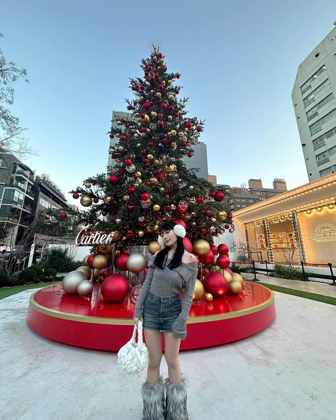 柚月瀬那のインスタグラム：「ギャル大好きだからギャルになれそうな肩出しニットget⭐️ふわふわでおススメ🤍🖤 @esutoreja  #esutoreja #ad #pr」