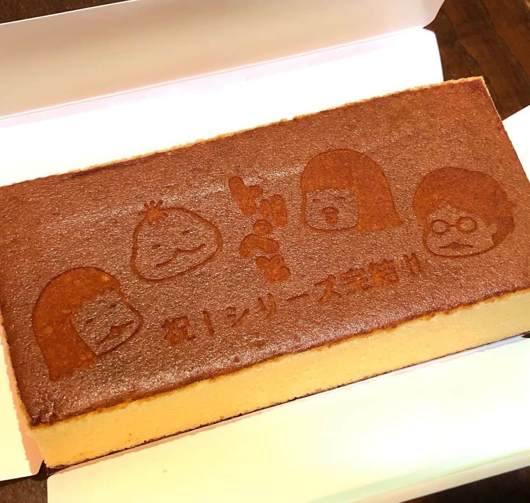 コンドウアキのインスタグラム：「歴代トリペと編集のみなさまから いただきました…！！ うわー！！！すごい…✨✨ 泣ける…ありがとうございます😭 もったいなくて食べられない…  #トリペと」