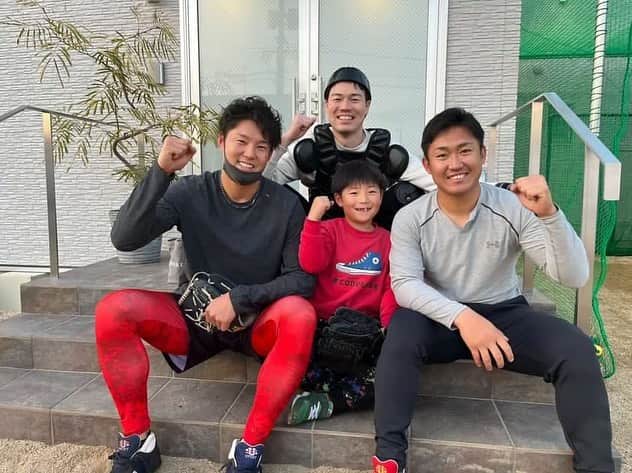森原康平のインスタグラム：「みんな良い笑顔🙆‍♂️  @eagles_yoshikawa71   @studio_taika   #広島　#福山　#自主トレ」