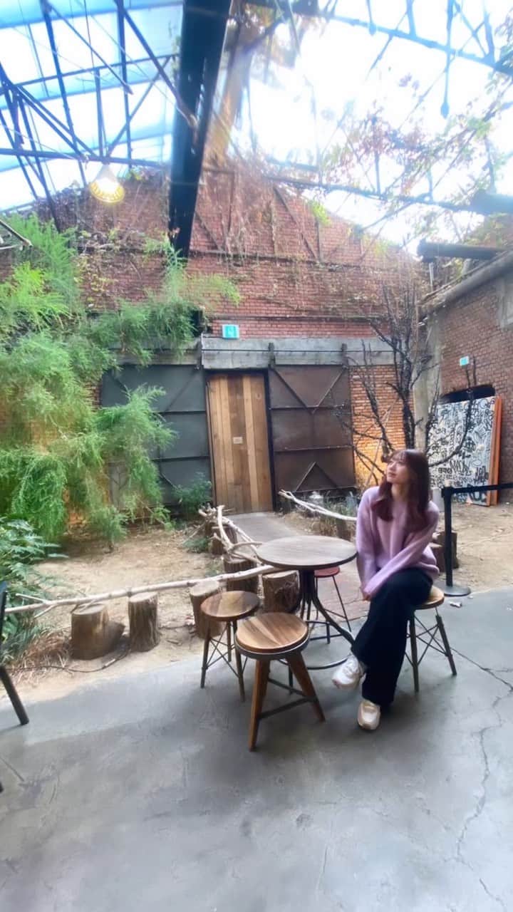 のインスタグラム：「約3年振りの韓国✈️🇰🇷🥺  . . . . . #trip #vlog #cafe #韓国旅行 #韓国カフェ #聖水洞」