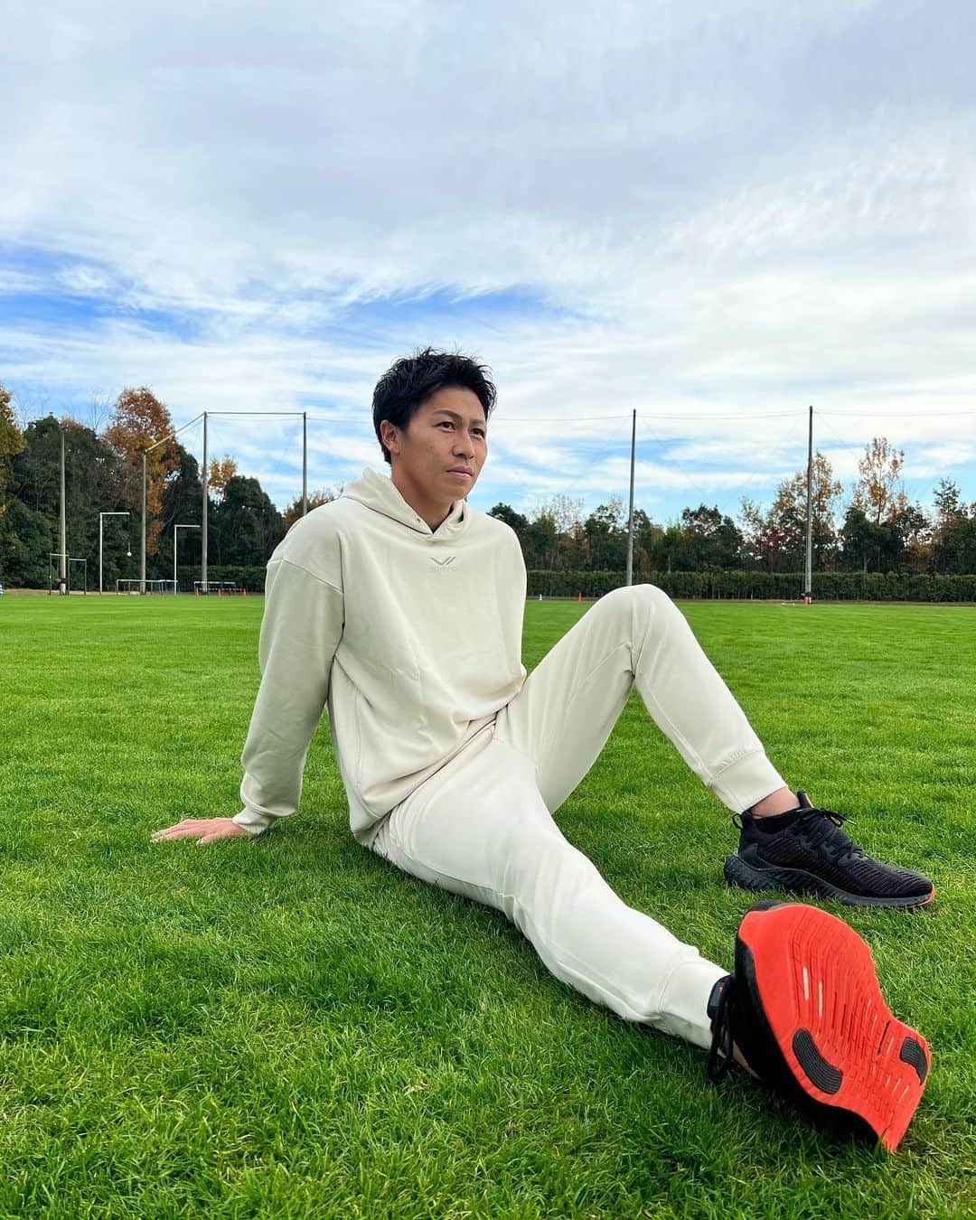 のインスタグラム：「着るだけで疲労回復を促す @sixpad_officialから発売されたリカバリーウェア😁‼️ ⁡ 着心地も最高で、僕は運動の前後に着ています👍 ⁡ 日常に、スポーツに、ベストコンディションを‼️‼️ ⁡ ⁡ #SIXPAD  #リカバリーウェア  #着ることで疲労回復　 #疲労回復 #血行促進 #健康 #コンディショニング #ボディケア #リカバリー #セルフケア」