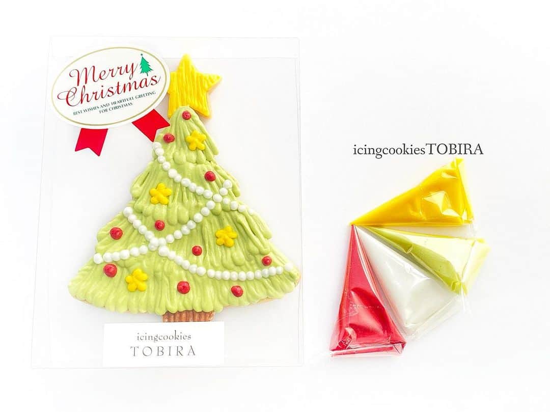 MAYUさんのインスタグラム写真 - (MAYUInstagram)「【クリスマスワークショップイベントのご案内🎄】 クリスマスを盛り上げれるようなアイシングクッキー体験イベントを　@kyoto.okazaki_tsutayabooks 様で 開催いたします！！✨ アイシングクッキーのデコレーション作業をお楽しみいただくイベントです🎄 簡単な工程ですので、小さなお子様から、大人の方までどなた様にもお楽しみいただける内容でお届けいたします✨ 当日参加も大歓迎です🙆‍♀️✨ みんなで楽しいクリスマスの思い出を作りましょう☺️🎄🌈  【お申込み詳細】 ・日時	2022年12月17日(土)　　 11:00〜12:00〜13:00〜14:00〜  15:00〜 16:00〜（各回５名様） ・所要時間	約３０分 ・参加条件	お一人様１,500円（税込）　 (ツリー1枚、お星さま1枚、合計2枚を製作　お持ち帰り用箱、袋付き) ・場所	ロームシアター京都 パークプラザ１F 共通ロビー  ・お申し込み方法	 京都岡崎 蔦屋書店カウンターまたはお電話にて承ります。(075-754-0008)　 空きがごさいましたら当日参加枠も可能です。  ◆推奨::お席に座って30分程作業できるお子様からご受講可能 えんぴつが持てるとなお良いです。    <<注意事項>> ◆アイシングクリームを作るレッスンではございません。事前に焼き上げ、着色済のクリームを用意しお使い頂きます。 (クッキーやクリームのレシピ等は付きません) ◆小麦、卵、乳製品を使用しています。アレルギーをお持ちの方は十分にご確認ください。 ◆お時間の都合上クリームは乾燥し切らない状態でのお持ち帰りとなります。 ◆小学生以下の参加の際は保護者の付き添いをお願い致します。 ◆定員に達した場合、ご参加いただけない可能性がございます。 ◆当日は必ずマスクの着用をお願いしております。  終日　@kyoto.okazaki_tsutayabooks 様におりますのでTOBIRA店舗営業はお休みとさせて頂きます。 ご迷惑おかけいたします。 何卒よろしくお願いいたします😌  たくさんのご参加心よりお待ち申し上げております🥰🎄  * * * * * #icingcookiesTOBIRA 京都市中京区壬生森町2-4 (阪急・嵐電西院駅徒歩7分、阪急大宮駅徒歩12分) (京都市バス:四条中新道北側下車1分) open 土日祝11:00-18:00 Tel 075-823-0303  #icingcookies #天然着色　#アイシングクッキー専門店　#京都アイシングクッキー　#アイシングクッキー教室京都　#クリスマス　#イベント」12月16日 22時29分 - icingcookies_tobira