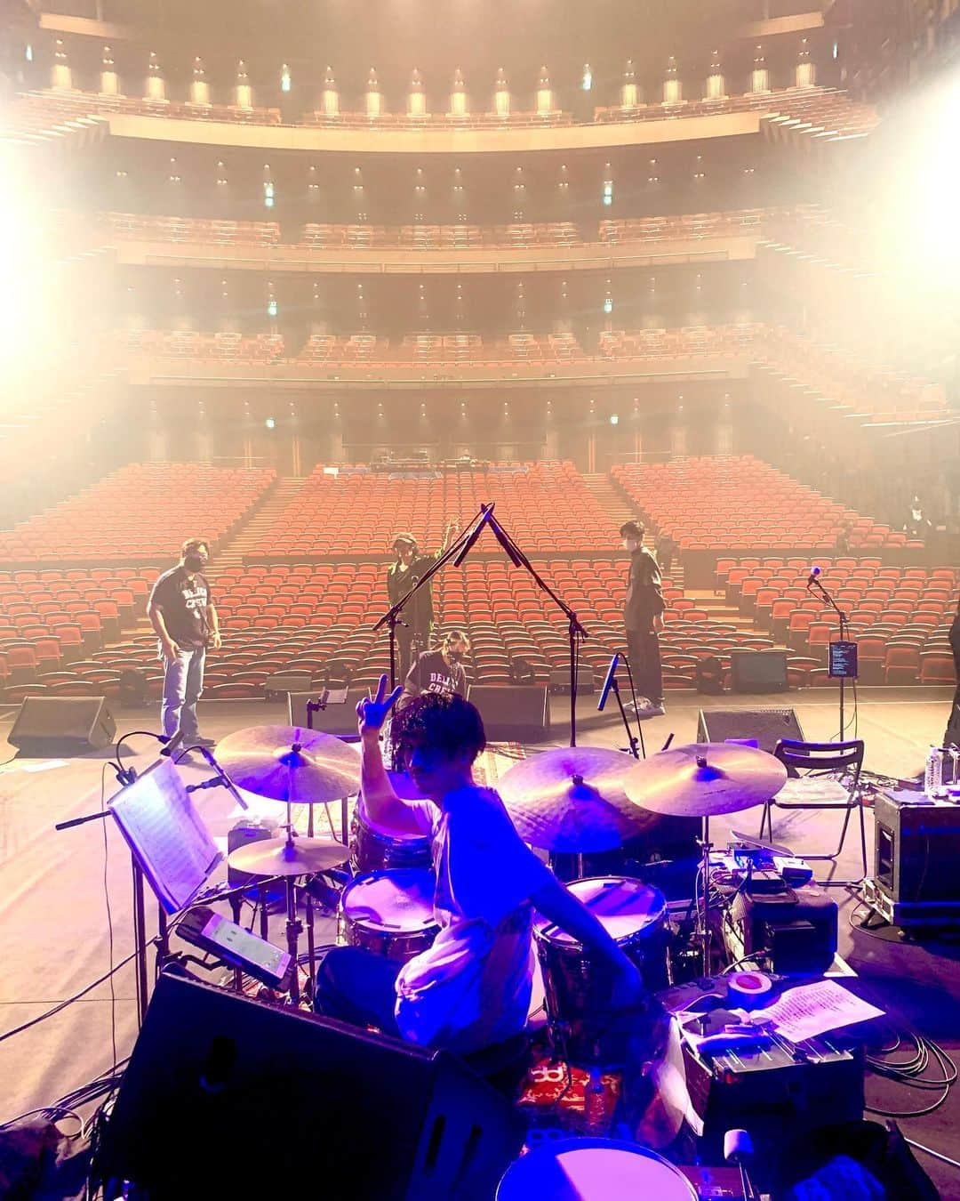 Curly Giraffeさんのインスタグラム写真 - (Curly GiraffeInstagram)「LOVE PSYCHEDELICO Live Tour 2022 “A revolution” 全12公演 終了。  今夜はオーディエンスも含め全員が凄かった。最高✨ この感じ、忘れない、忘れたくない。  ありがとうございました✨  #lovepsychedelico」12月16日 22時38分 - curly_giraffe