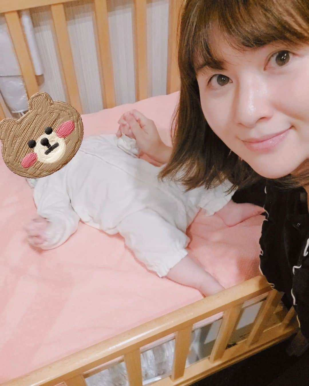 鈴木理香子さんのインスタグラム写真 - (鈴木理香子Instagram)「👶産後ケア👶  区が提携している病院の産後ケアへ😊🏥  久々にゆっくりシャワーを浴びて 久々にゆっくりご飯を食べて 久々にゆっくり寝ました😪  3時間毎に授乳をしていたので 6時間続けて寝られるありがたさ😭✨  助産師さんに 「夜、赤ちゃんの泣き声が聞こえますね👶沢山の赤ちゃんがいるみたいで、大変ですね💦」と話しましたら  「いえいえ！ただ、満床なので💦赤ちゃんの泣き声が聞こえたんですね💦寝られましたか？」と😭❤  「助産師さんが預かってくださっている！という安心感で十分すぎるくらいぐっすり寝られました😊ありがとうございます😭✨」  1人の赤ちゃんをみるだけでも大変なのに… 改めて助産師さんや 産後ケアの制度を作ってくださった 自治体に感謝の気持ちを伝えたい😭✨  助産師さんに育児の相談もでき べびたんも私もぐっすり寝られて お互いに元気になりました😊  ちなみに、私が住む自治体では 宿泊型を最大で5日間の利用が可能です💡 1ヶ月前に病院に問い合わせましたが 人気で満床の状態が続いていたため 3日間の予約となりました☺☺☺ 3日間でも、ありがたい🙏💕  また、コロナに感染していないかPCR検査もあるので、 利用したい方は早目に調べると良いと思います🔍️  頼れる家族や友人知人が近くにいないママや 疲れが溜まっているママには 特にお薦めです😌  #産後ケア #赤ちゃんのいる生活 #すーさんとべびたん #新米ママ #ママスタグラム #ベビスタグラム」12月16日 22時52分 - rikako.suzuki