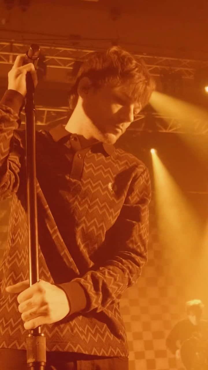 ルイ・トムリンソンのインスタグラム：「What a year it’s been! I don’t remember ever feeling this much excitement of what’s to come when reflecting on a year. 80 something shows, broke my arm twice, travelled the world, wrote and recorded the new album and then to get the number 1 in the UK. It’s been a whirlwind and I can’t wait to see what next year has for us!   FAITH IN THE FUTURE!」