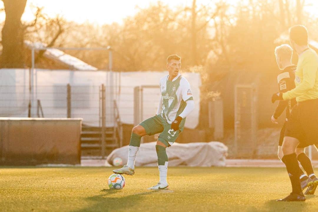 ニコライ・ラップのインスタグラム：「Last match of the year ⚽️💚🤍」