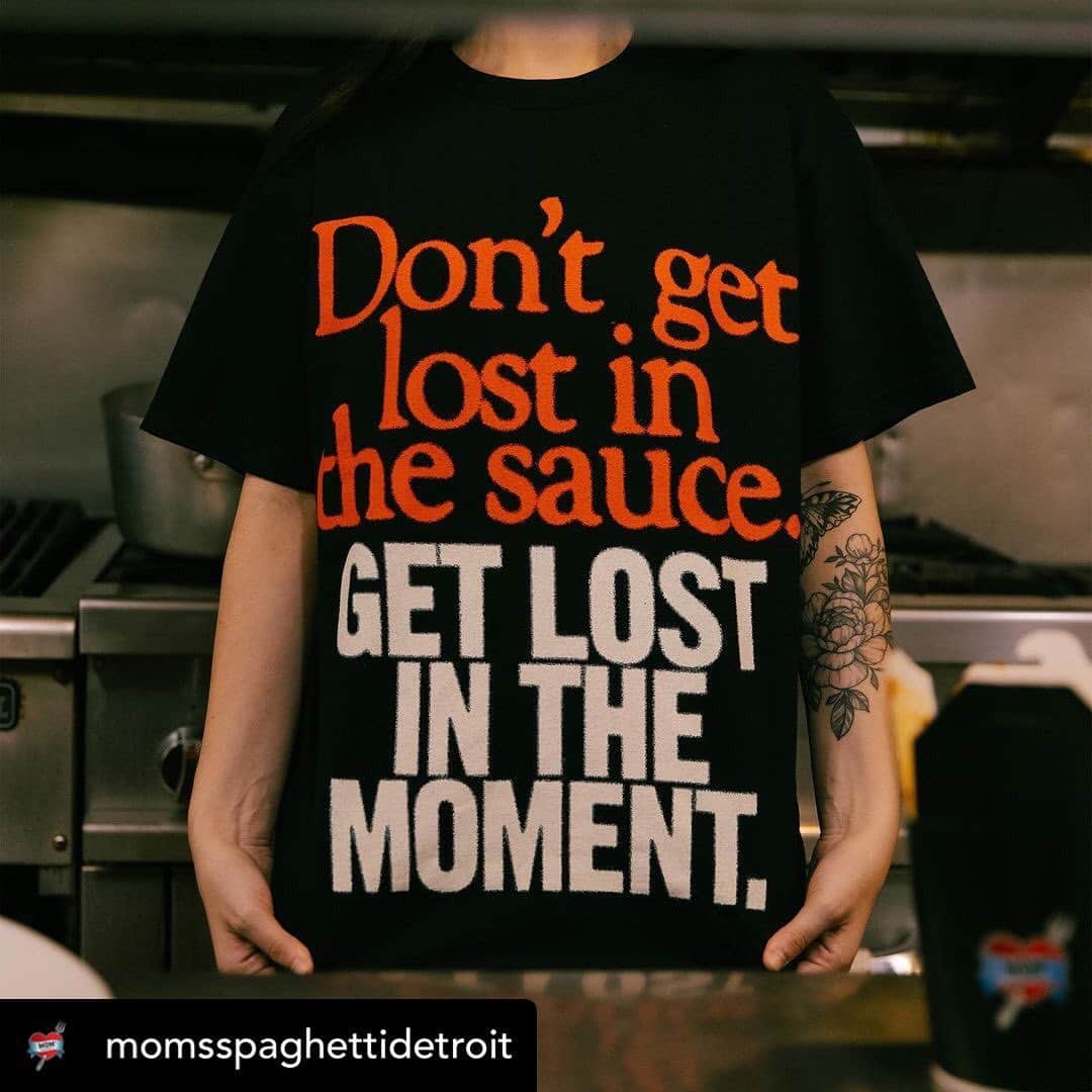 エミネムのインスタグラム：「#Repost @momsspaghettidetroit ・・・  In addition to leftovers from the vault – we got a FRESH drop of #MomsSpaghetti merch – launches today at #TheTrailer」