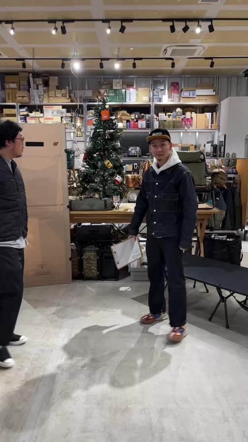 UNBY GENERAL GOODS STOREのインスタグラム：「毎年恒例のUNBY看板娘&看板🐻によるクリスマスギフト相談室🎅🏻🎄in みのおキューズモール  こちらの🐻店長も完全なる🐻枠となります！可愛い女子スタッフはお休みで、看板に偽りありになりそうでしたので17日のインスタライブ予告は修正が入っています😘 いつもの安定メンバーで キャンパーさまへのプレゼントを指南します、プレゼントの参考になりますように。  @unby_minoh」