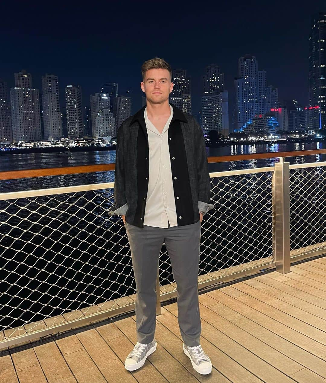 マキシミリアン・ミッテルシュタットのインスタグラム：「Dubai at Night 🌆🙏🏼」