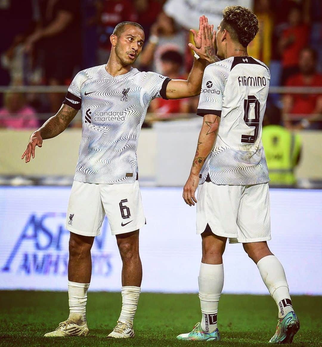 ティアゴ・アルカンタラのインスタグラム：「🖐️ @roberto_firmino」