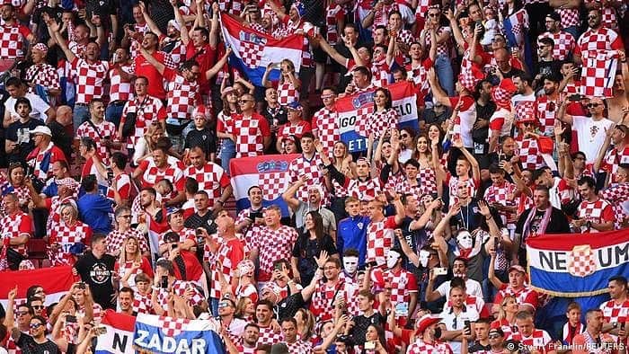 ゴラン・ヴィシュニックのインスタグラム：「Sretno sutra #vatreni !!! I glavu gore! Ova  naša mala zemlja je bila na svjetskom prvenstvu samo  šest puta i igrala u tri polufinala... Pa di to ima...?! 😊👊 Vi ste legende!! Ajmooo...!! ❤️🇭🇷❤️  #hrvatska」