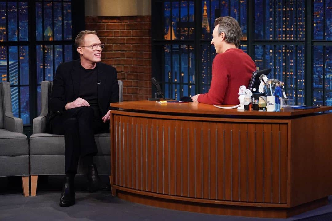 ポール・ベタニーのインスタグラム：「Had a great time last night with the gorgeous & hilarious (but not as hilarious as me) Seth Meyers. talking about #thecollaborationplay and colonoscopy... Wait what's the plural of colonoscopy? Photo by Andrew Lipovsky/NBC」