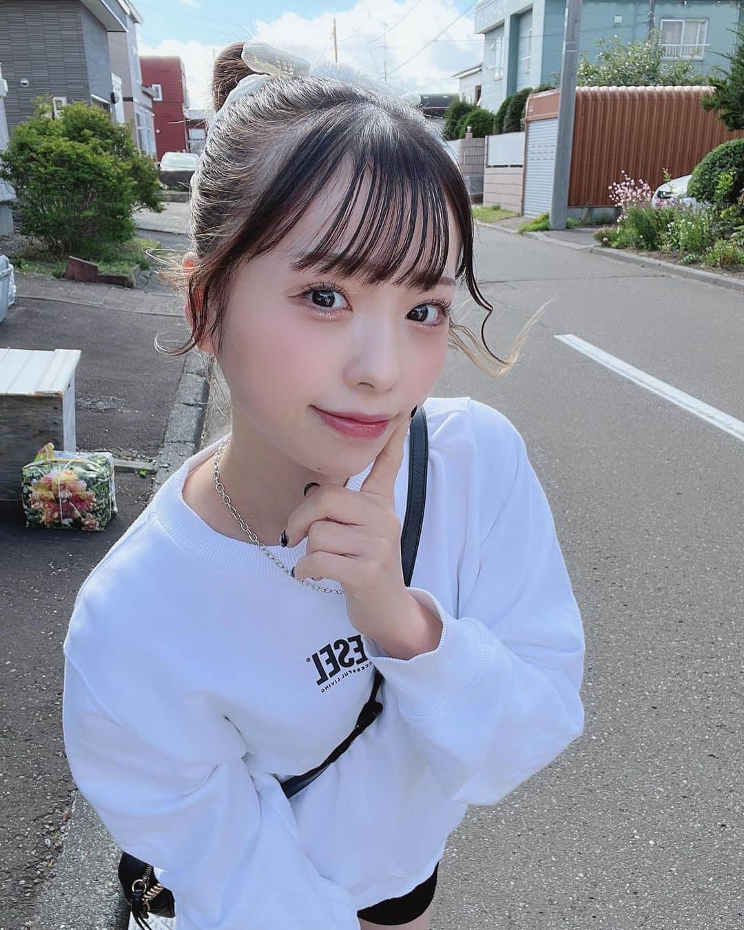 美咲優羽のインスタグラム：「. . . お団子ヘア〜のゆーだよ🤭  早くみんなにフィンファミの顔見たい〜🫶 . . .  #selca #selfie #셀카 #셀카그램  #ootd  #instagood #instalike #followme #アイドル #japanesegirl#japaneseidol#japanesegirls#自撮り #ヘアアレンジ #粉我 #美白 #攝影#旅遊攝影 #拍攝#寫真#攝影日記#人像攝影#攝影師#互惠#拍照#台灣攝影師#人像摄影#攝影日常#ootd4nylonjp」