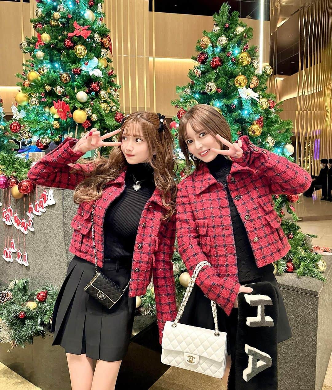 ひめかのインスタグラム：「ノア社長とクリスマス双子コーデ❤👯❤ YouTubeの時の物です🎄✨やっと着れた🥹 久しぶりに近況報告できてよかった☺ ノア社長ありがとうございました♥️♥️♥️ #christmas #chanel」