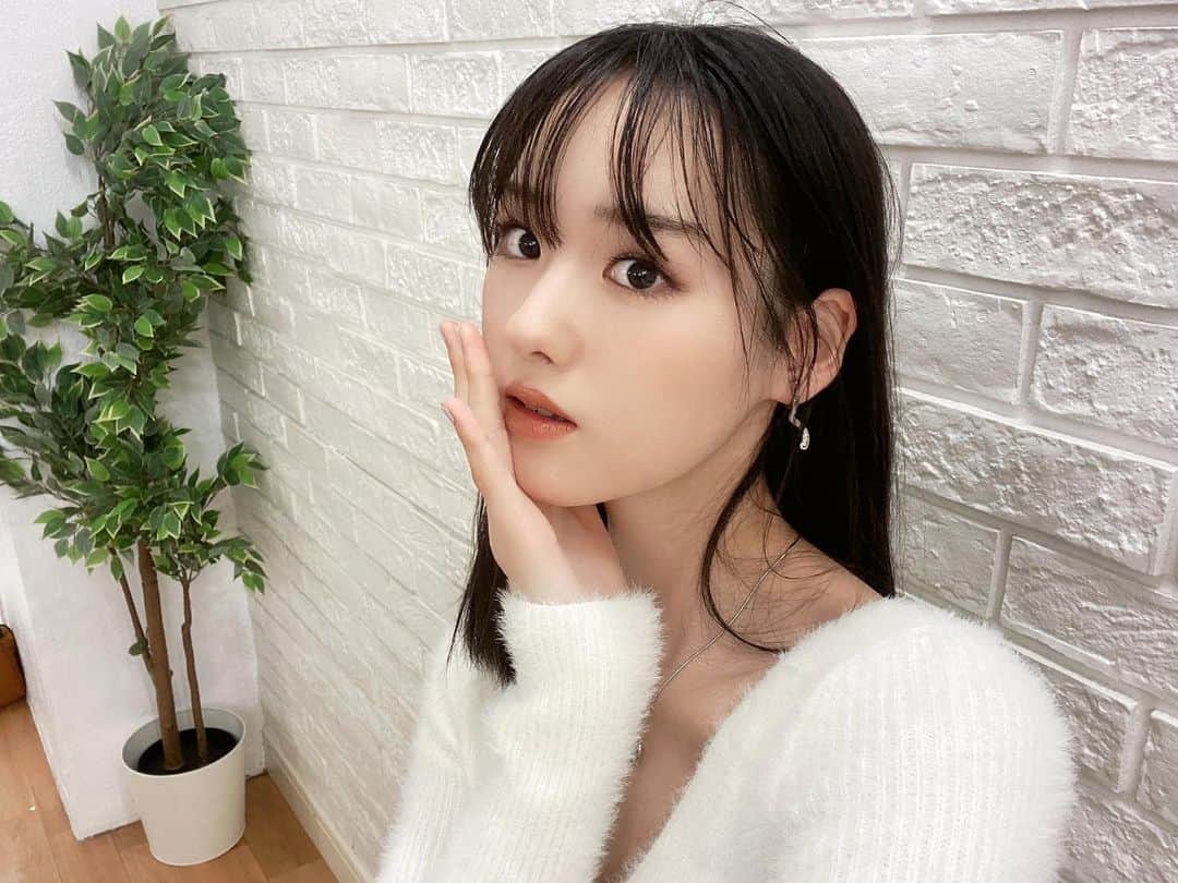 組橋星奈のインスタグラム：「・ ・ ・ 【かっこいい派のもこもことかわいい派のほかほかコーデ】企画のオフショ⸝⸝> <⸝⸝ ・ 人肌恋しい季節だけど、もこもこコーデで乗り越えたいと思います🤭🤭 ・ ・ ・ ・  #ニコラ1月号発売中  #ニコラ  #nicola  #ニコモ  #組橋星奈」