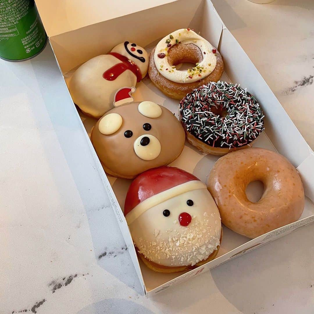 長友彩海のインスタグラム：「𝙠𝙧𝙞𝙨𝙥𝙮 𝙙𝙤𝙣𝙪𝙩𝙨 🎅🏻🦌⛄️🍩🎄.*」