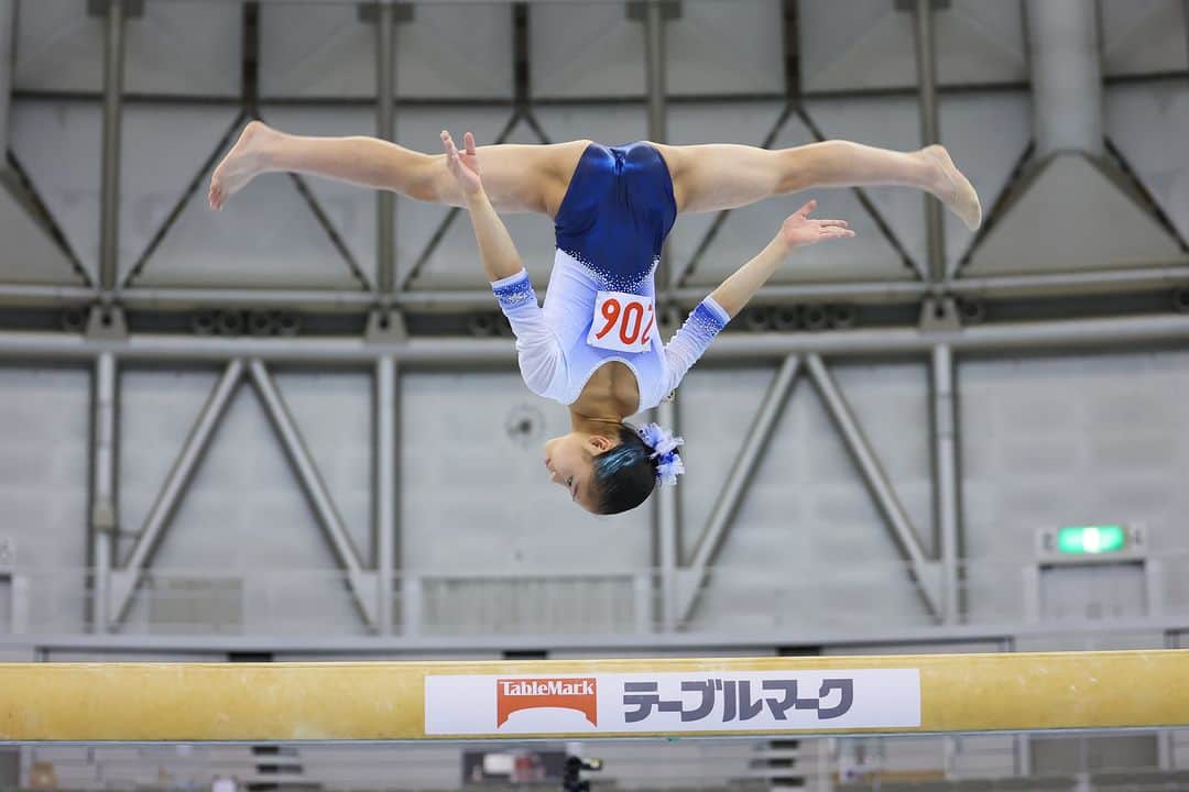 日本体操協会さんのインスタグラム写真 - (日本体操協会Instagram)「写真で #プレイバック シリーズ！　その3  #体操 #チーム #日本一決定戦 第76回 #全日本体操団体選手権 に先だって行われた、第2回 #世界ジュニア 体操競技選手権大会 日本代表決定競技会。次世代の体操ニッポンを担う若手選手たちのはつらつとした演技を、女子から写真でプレイバック！ Photo by AFLO SPORT @aflosport #JGA #artisticgymnastics #gymnastics #japan #日本体操協会 #体操ニッポン #日本代表」12月17日 19時00分 - gymnasticsjapan