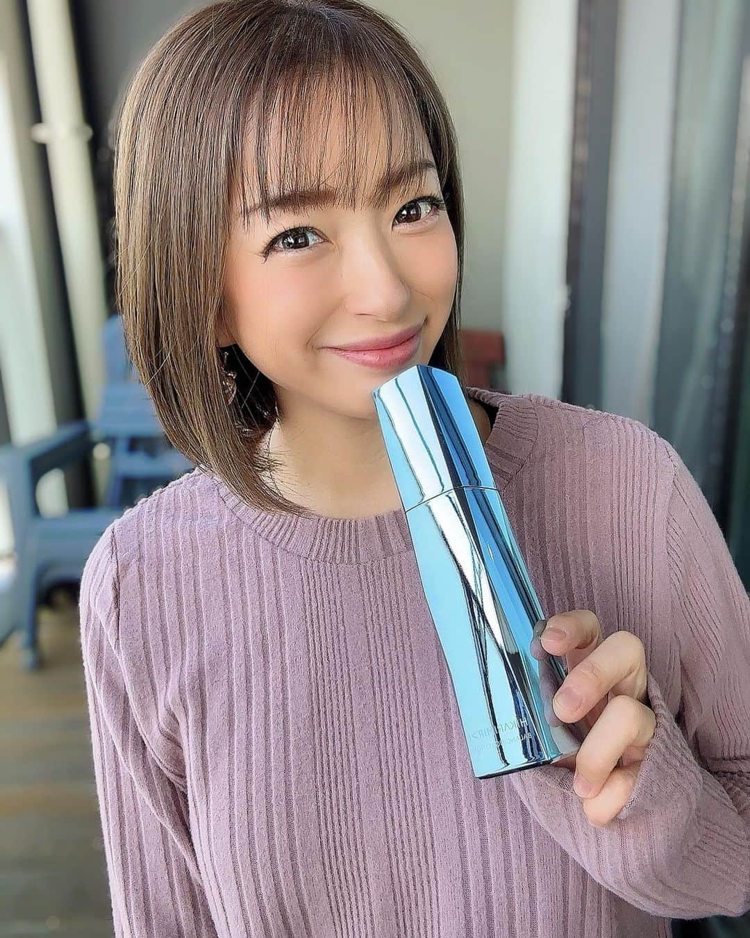 RIKAのインスタグラム：「. おはようございます☀ 今日も乾燥に負けない肌キープしてます🥰 @hikarimirai_beauty  . ローションは朝、家にいれば日中、夜。 乳液は日中用とナイト用があるのでそれぞれ使い分けてるよ👌 シミやシワ予防にもなるし保湿もしてくれるのでずっと続けてます🌈 . 今年の冬はあまり外に出ないから保湿しまくります🐬 . . . #美容#肌ケア#美肌#ヒカリミライ #HIKARIMIRAI #スキンケア #バランシングローション #プロテクトデイエマルション #トリートメントナイトエマルション」