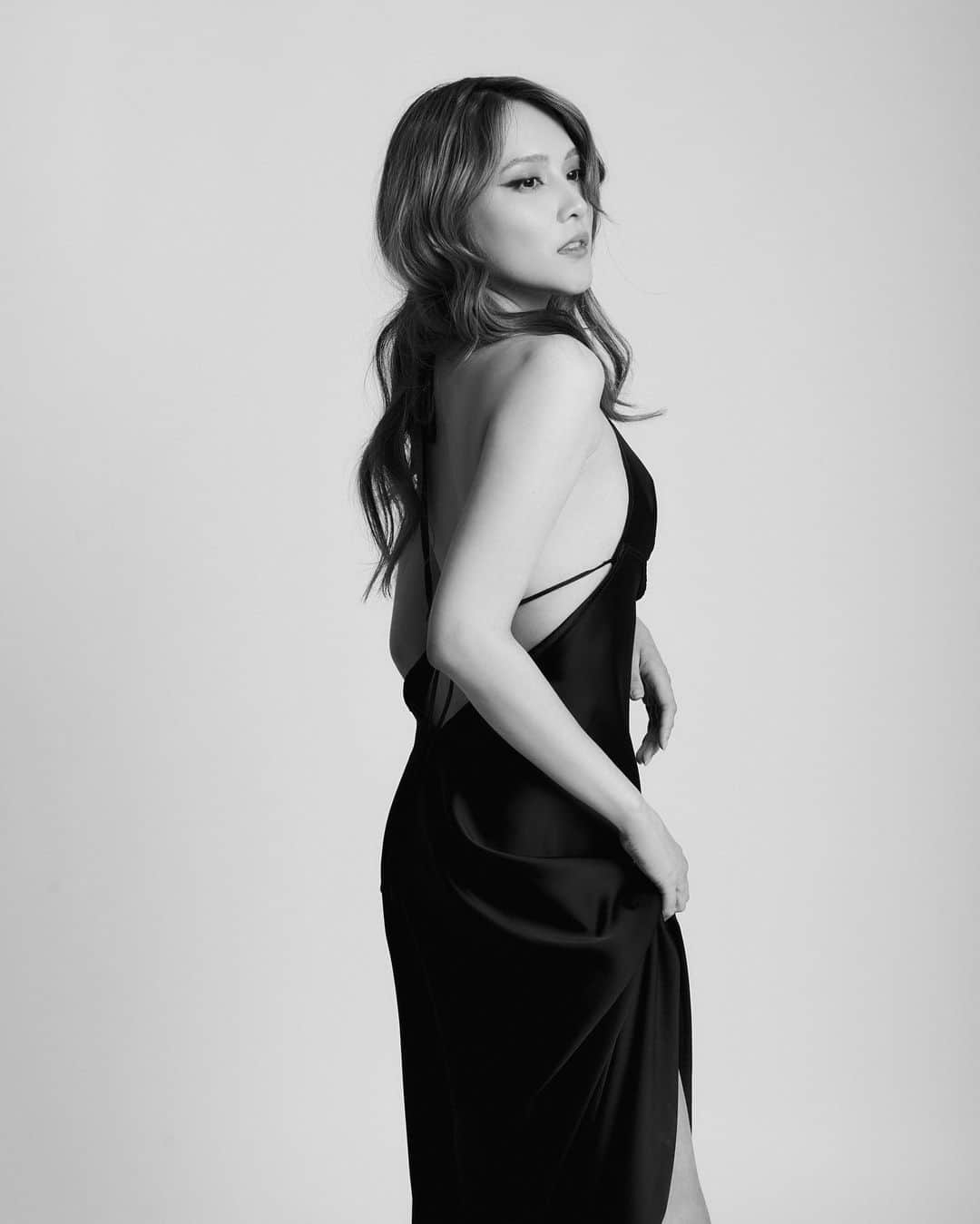 入山杏奈のインスタグラム：「🖤」