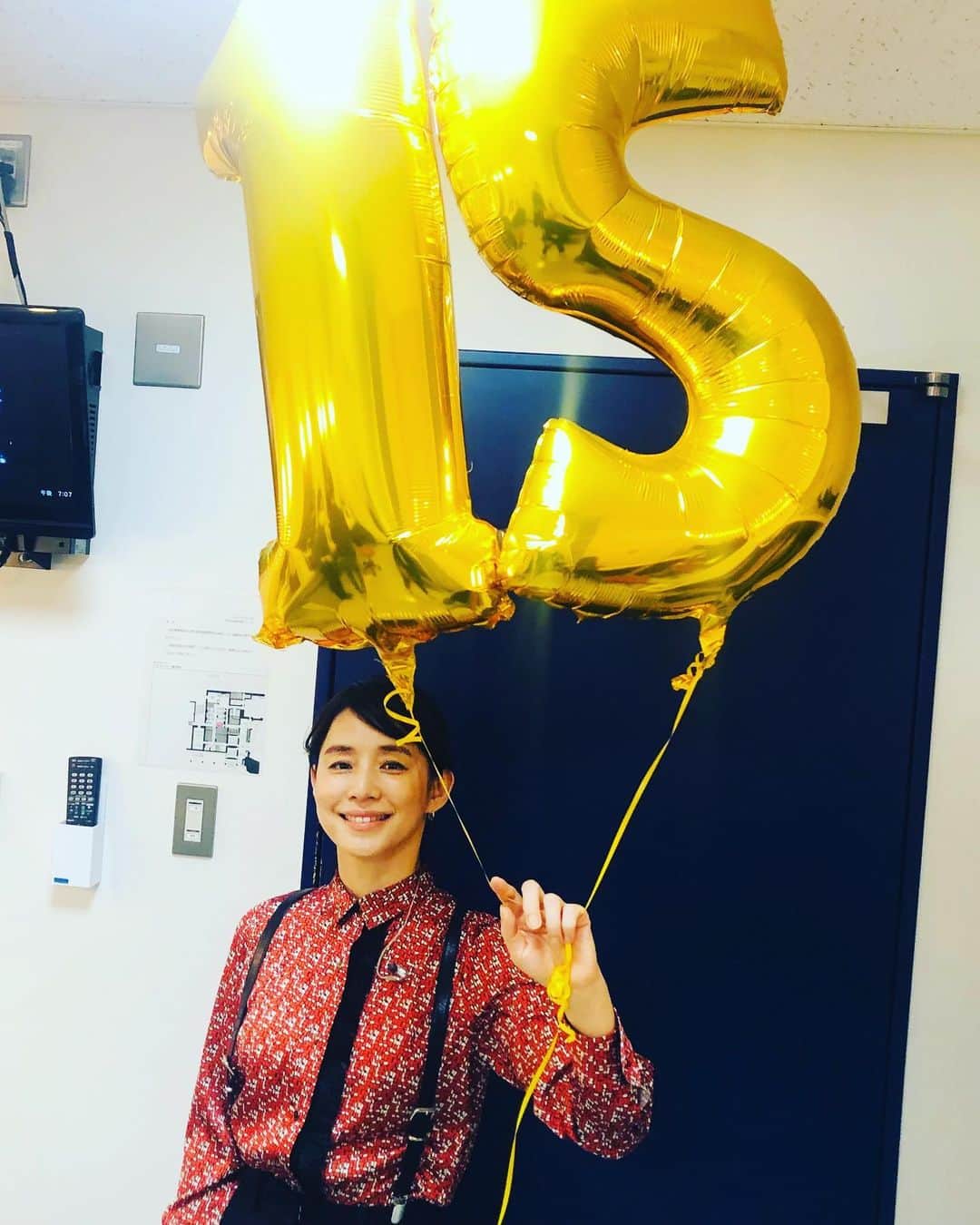 石田ゆり子さんのインスタグラム写真 - (石田ゆり子Instagram)「寒い朝です❄️ 本日はお知らせがひとつ。 WOWOWで16:30から、 あの日のライブがノーカットで 放送されます。 あの日の緊張、あの空気、 そしてみんなの優しさ。 思い出します。 #大橋トリオ15周年記念ライブ  #trioera2」12月17日 10時30分 - lily__yuriko