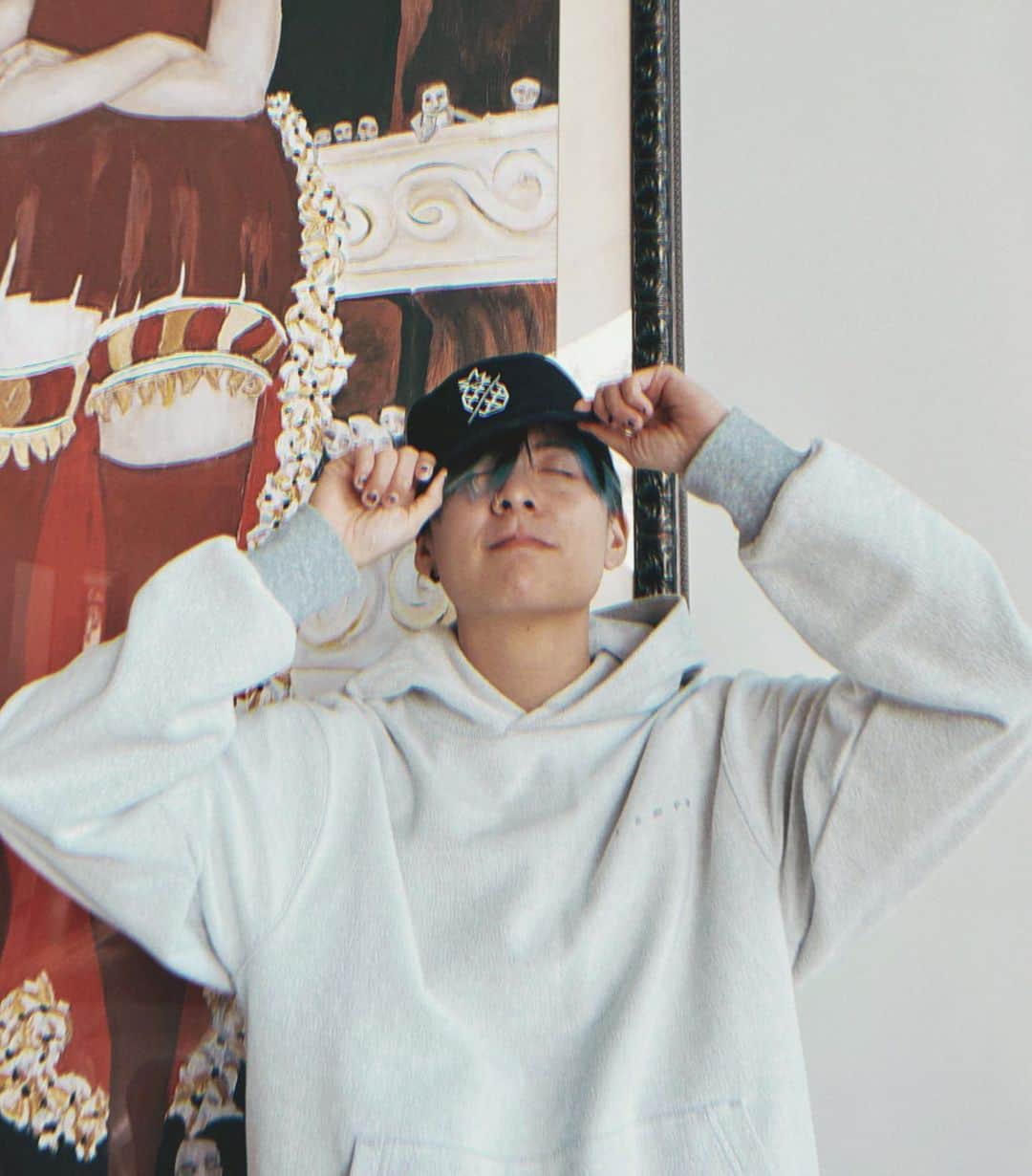 アンバー のインスタグラム：「scroll for head empty no thoughts Amber✨」