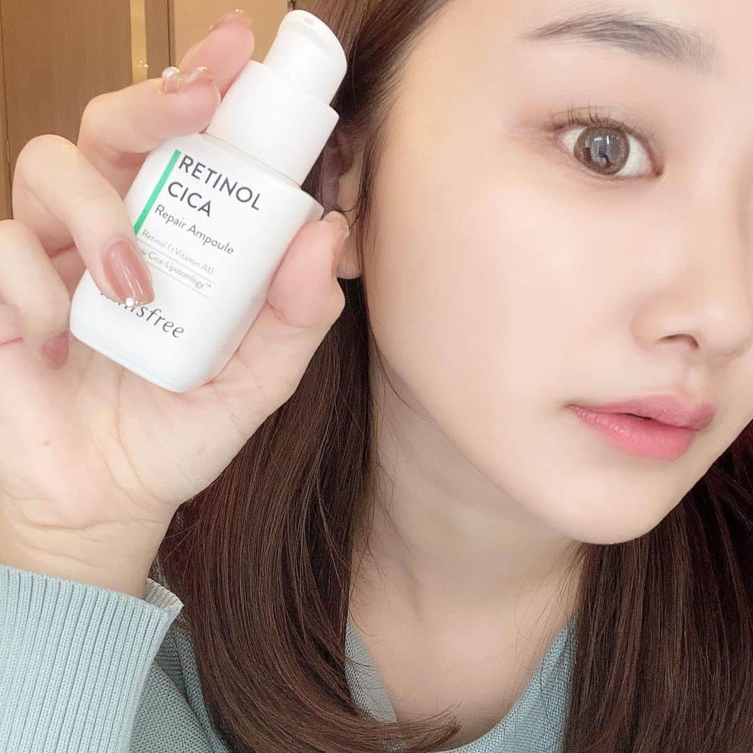 MAYUMIのインスタグラム：「↪︎ innisfree #レチノールシカリペアセラム  * 低刺激処方のレチノールとシカ配合の美容液🚿 みずみずしいテクスチャーで少量で お顔全体に伸びます🧖🏼‍♀️ * レチノール初心者さんでも使いやすいと思います◎ * #innisfree #イニスフリー #モニター #ベストコスメ #韓国コスメ #pr」