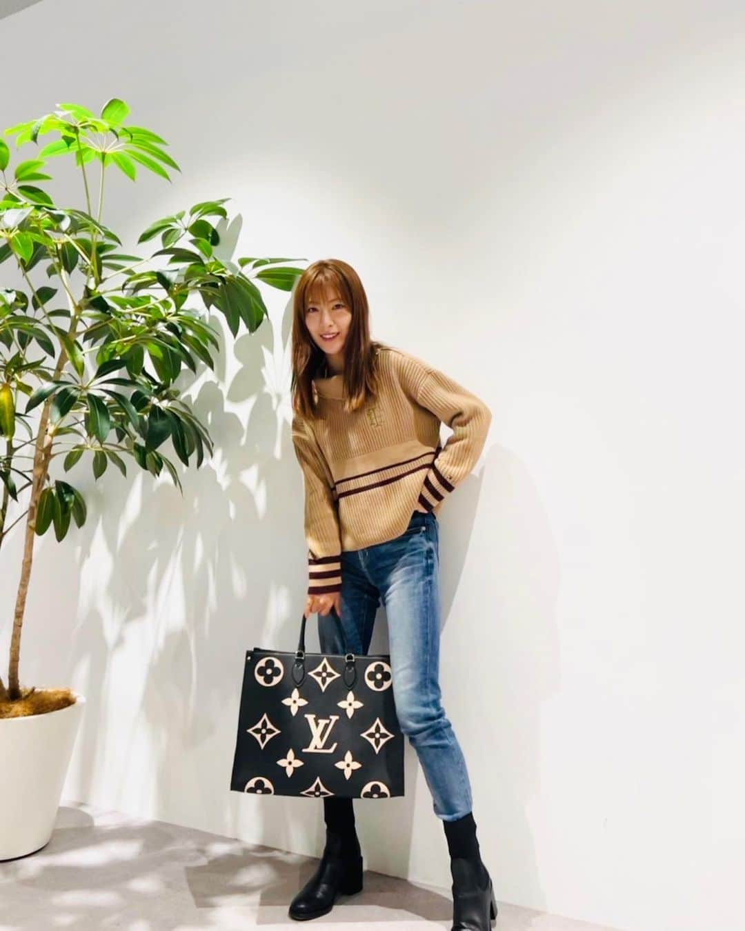 瀧本美織のインスタグラム：「🤎打ち合わせの日 Bagは父からのBIGサプライズプレゼント😂✨   #私服」