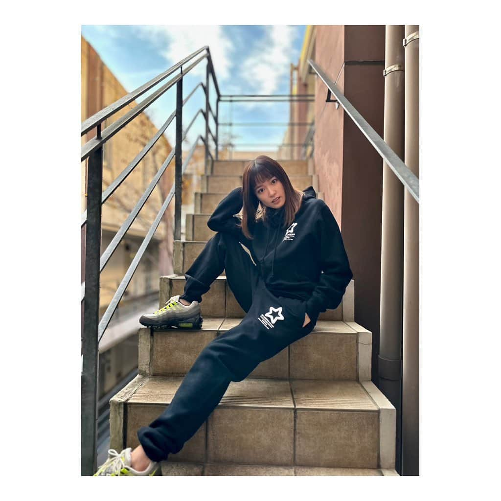 中山こころのインスタグラム：「☆☆☆  顔がイキりたおしてる🤚🏻」