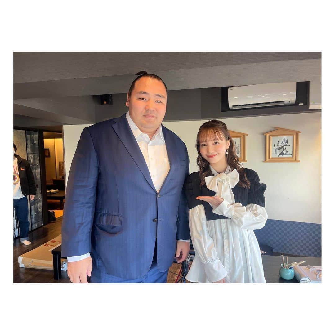 山根千佳さんのインスタグラム写真 - (山根千佳Instagram)「. . 元横綱の鶴竜親方と！！  優しい笑顔に癒されました☺️ 断髪式も行けたらいいなぁ…🔥 . . #鶴竜 親方 #大相撲 #相撲 #sumo  #ちゃんこ霧島 #両国 #両国グルメ  #両国国技館 #国技館 #山根千佳」12月17日 17時32分 - yamane_chika