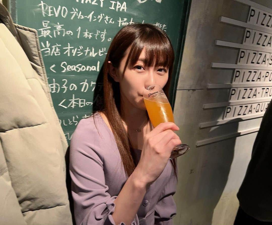 藤井舞のインスタグラム：「ごくごく🍺  #フリーアナウンサー  #女子アナ  #女性経営者  #若手経営者  #起業家  #アナウンサー  #オーナー  #飲食店経営  #求人募集  #フォロー希望  #美容室  #東京  #赤坂  #会員制bar」