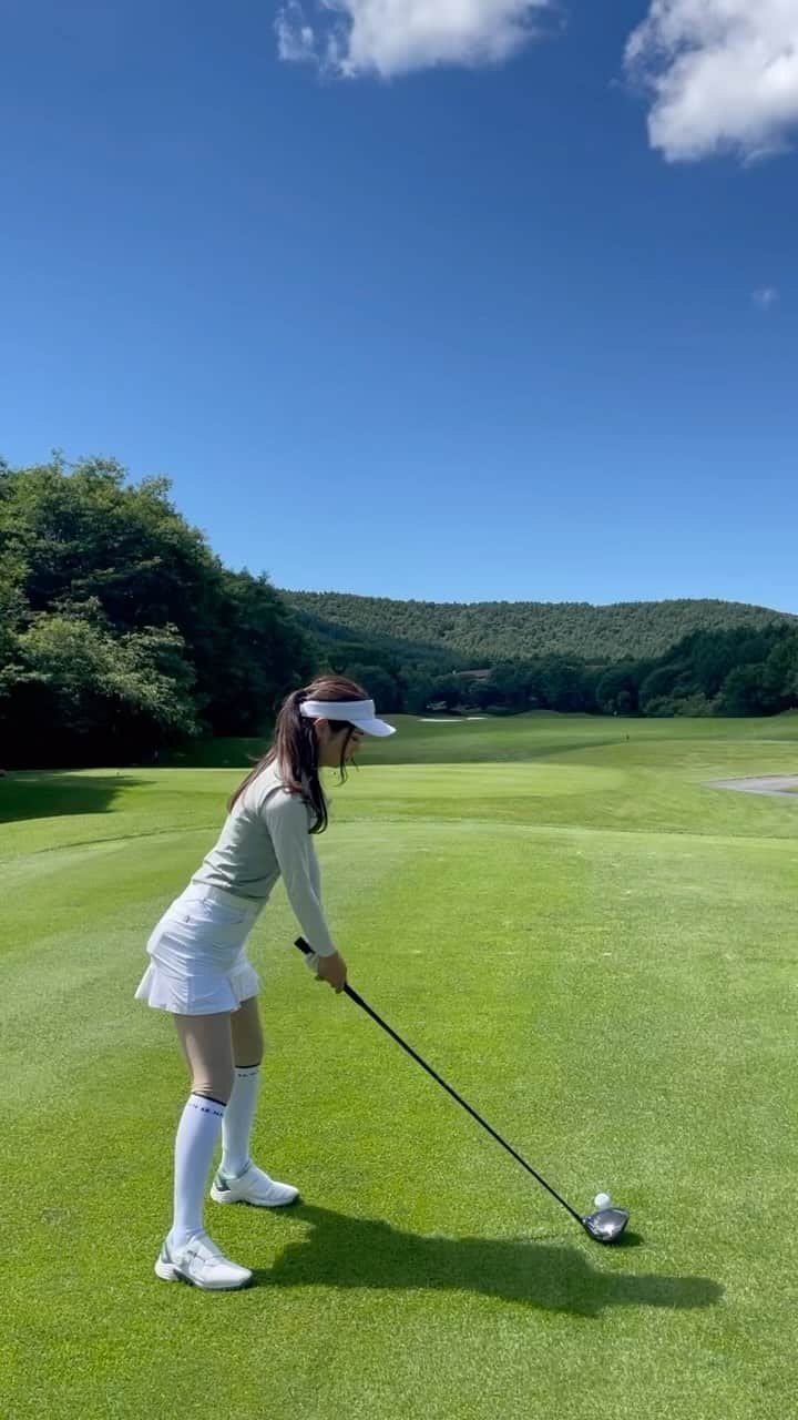 なみのインスタグラム：「最後に片手でクラブ置くのが癖らしい😂笑笑  真冬ゴルフ楽しみ☺️⛳️笑  #ゴルフ #ゴルフウェア #ゴルフ女子 #ゴルフ好き #ゴルフ大好き #ゴルフスイング #ゴルフバカ #ゴルフ好きと繋がりたい #ゴルフ仲間募集中 #ゴルフコーデ #ゴルフ初心者 #ゴルフ#ゴルフ場 #golf #golflover #japanesegirl #japan #골프 #골프여자 #골프스윙」