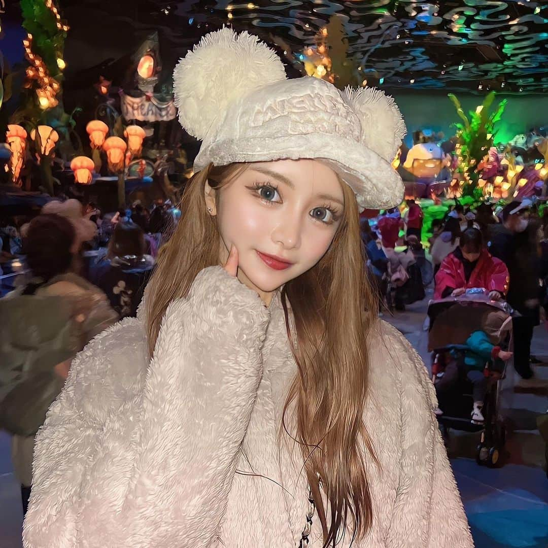 えれちゃんさんのインスタグラム写真 - (えれちゃんInstagram)「ディズニーいきたあ✨🏰🐭🖤   #名古屋キャバクラ#キャバクラ#名古屋#錦#錦3#グランクリュ#北新地#六本木 #キャバ嬢 #名古屋観光 #名古屋旅行 #名古屋キャバ嬢 #アートメイク #ハイフ#ホワイトニング#撮影#名古屋出張#ヘアセット#ダイエット #キャバ嬢ドレス  #葉月えれな  #ヘアメ #水素トリートメント  #ディズニーシー  #ディズニーランド #クリスタル #クリスマスツリー #サンタ #サンタコス #クリスマスプレゼント」12月18日 3時58分 - erena_hazuki