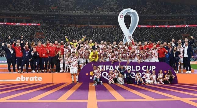 マリオ・マンジュキッチのインスタグラム：「Two World Cup medals 🥈🥉 in four years, what an achievement… 🔝🇭🇷 Talent, hard work and character - this team has everything 👌🏻🇭🇷 So proud ❤️#Hrvatska #neverstop #stepbystep #mm17🌪」