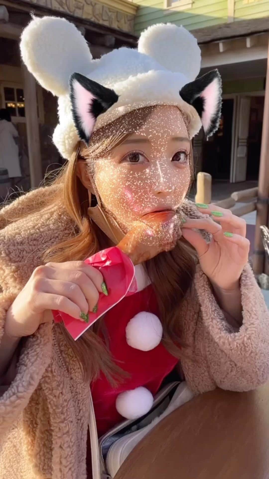 石田みかのインスタグラム：「恥ずかしがるところまでが一連の流れです。 動画ではうま、やば、いえーいしか言えません。  #あざとくてごめん  #相変わらず語彙力ない」