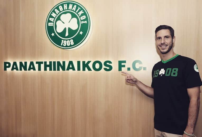 ルベン・ペレスのインスタグラム：「Yesterday was a very happy day for me .  I will do my best to achieve our goals . @fcpanathinaikos」