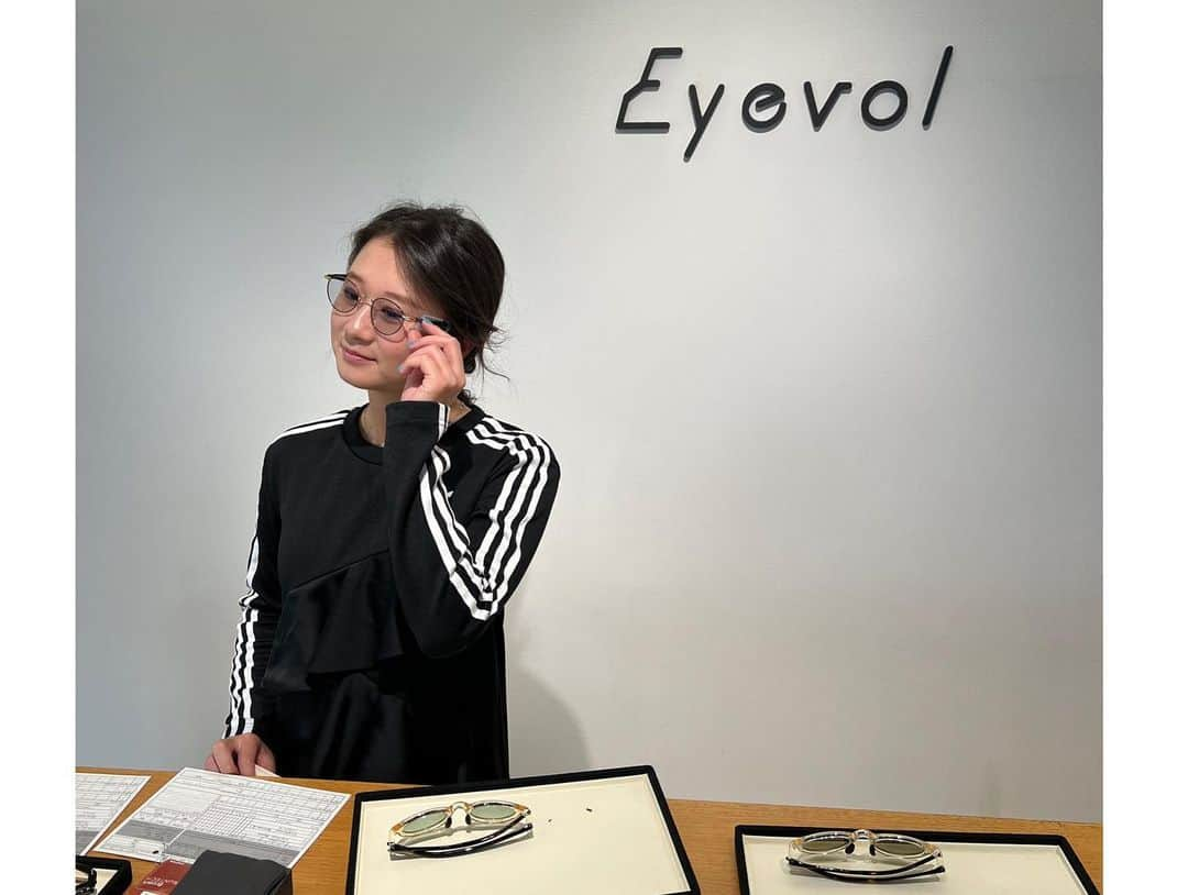 森田遥さんのインスタグラム写真 - (森田遥Instagram)「. . Eyevol Tokyo Storeにお邪魔してきました🕶👓 シーズンを通して、大事な目を守って下さりありがとうございます🖤🤍ゴルフ場だけでなく、多方面でも使えるオシャレサングラスなので、普段着のワンポイントにも大活躍です！🫶 スタッフの方もとても親身に考えて下さり私好みのぴったりなレンズのカスタマイズをしていただきました☺️ 是非皆さんも自分だけのカスタマイズをしてみては🫶😳 . . #eyevoltokyostore  #eyevol  #eyevan  @eyevol_official  @eyevan_official  @eyevol_tokyo_store_official」12月17日 20時40分 - moritaharuka5588