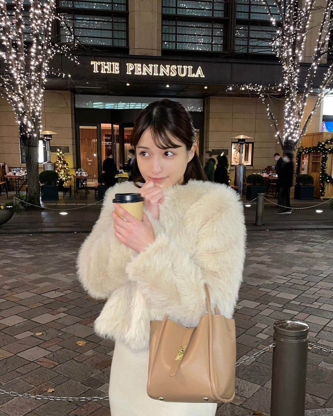 織田奈那のインスタグラム：「久しぶりの投稿だよ🥺 12月さ良い事も悪い事も同時にたくさん起こりすぎてカオス状態が続いてたんだけど何かが動いてる気がして嬉しいよ☝️ あと人生で起きた事の全てには必ず意味があってそれがあったからこそ今の自分があって今を生きれるんだよねって最近思った☝️  #24の冬悟り開く #スピリチュアルなな #明日M1」