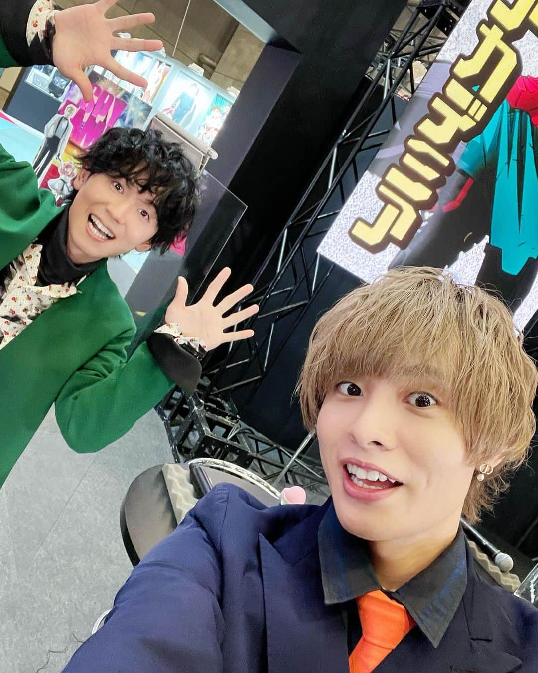 岡本信彦さんのインスタグラム写真 - (岡本信彦Instagram)「ヒロアカありがとうございました #命を賭す声を聴いていたい大輝きゅん #猛き想い声を聴いていたい梶きゅん #暗く儚い声を聴いていたいうっちーきゅん #芯が通る声を聞いていたい下野さんきゅん #みんな素敵な役者たちで各々が境地にいますね #え #ちょっとまって  #下野さん目死んでない！？ #これはダビアイズですね」12月17日 21時25分 - nobuhiko_cacao