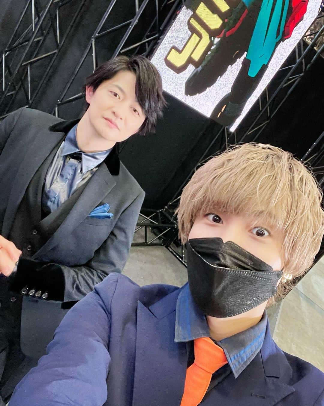 岡本信彦さんのインスタグラム写真 - (岡本信彦Instagram)「ヒロアカありがとうございました #命を賭す声を聴いていたい大輝きゅん #猛き想い声を聴いていたい梶きゅん #暗く儚い声を聴いていたいうっちーきゅん #芯が通る声を聞いていたい下野さんきゅん #みんな素敵な役者たちで各々が境地にいますね #え #ちょっとまって  #下野さん目死んでない！？ #これはダビアイズですね」12月17日 21時25分 - nobuhiko_cacao