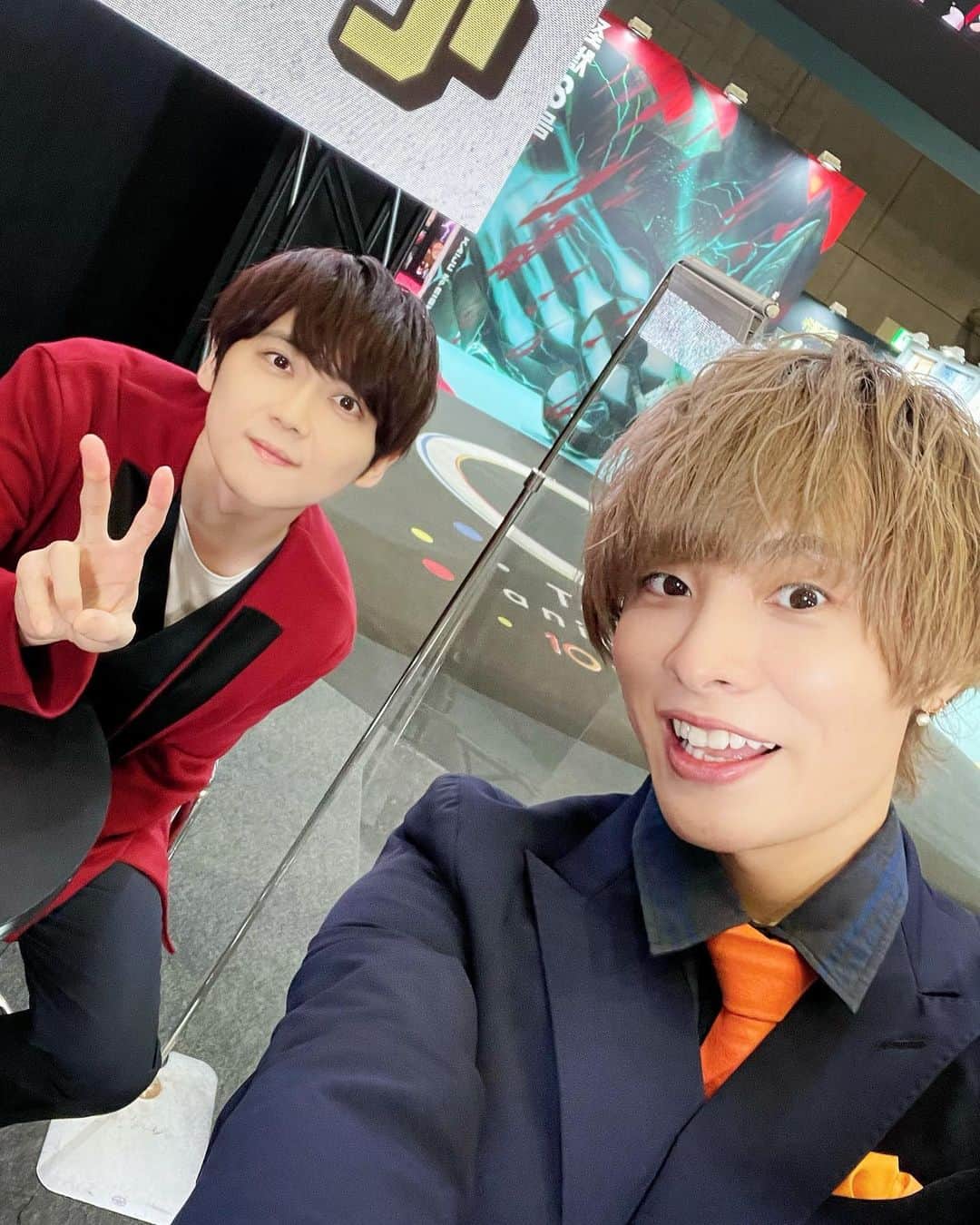 岡本信彦さんのインスタグラム写真 - (岡本信彦Instagram)「ヒロアカありがとうございました #命を賭す声を聴いていたい大輝きゅん #猛き想い声を聴いていたい梶きゅん #暗く儚い声を聴いていたいうっちーきゅん #芯が通る声を聞いていたい下野さんきゅん #みんな素敵な役者たちで各々が境地にいますね #え #ちょっとまって  #下野さん目死んでない！？ #これはダビアイズですね」12月17日 21時25分 - nobuhiko_cacao