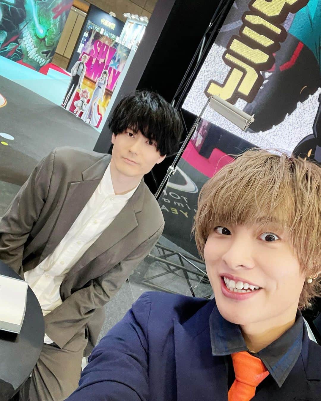 岡本信彦さんのインスタグラム写真 - (岡本信彦Instagram)「ヒロアカありがとうございました #命を賭す声を聴いていたい大輝きゅん #猛き想い声を聴いていたい梶きゅん #暗く儚い声を聴いていたいうっちーきゅん #芯が通る声を聞いていたい下野さんきゅん #みんな素敵な役者たちで各々が境地にいますね #え #ちょっとまって  #下野さん目死んでない！？ #これはダビアイズですね」12月17日 21時25分 - nobuhiko_cacao