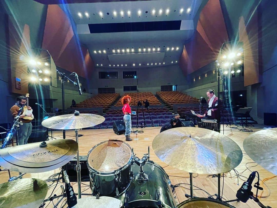 岡田真帆のインスタグラム：「Chloe Band にて、 Hakuba Jazz Festivalに出演してきました！ たのしすぎたー！！ クロエはもちろん、最高なバンドメンバーととっても最高な時間でした！ 明日も東京で現場なので、早々に退散してしまいましたが…..白馬、雪が積もりに積もっていて、とっても素敵な場所でした🥰」