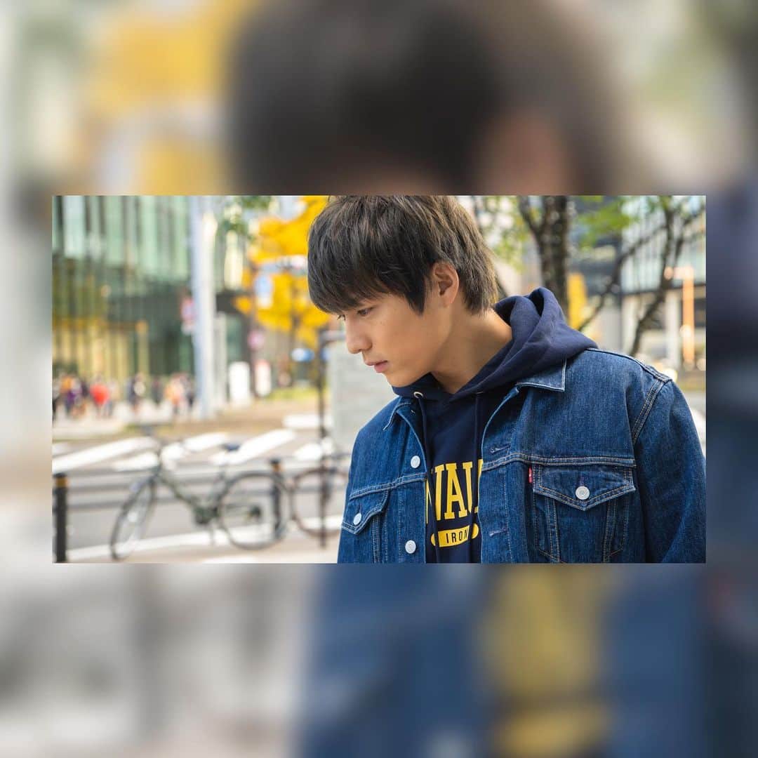 のインスタグラム：「泰新君 @taishin_hirano0215 に撮ってもらった〜！！📸  去年もここで夜撮ったけど今日は昼バージョン。  パーカーは大前さんの Omae Motors！ めっちゃオシャレ😊✨✨  #ポートレート #ポートレート撮影 #model #Photooftheday #instagood #followme #fashion #おしゃれ #コーデ #コーディネート #シンプル #カジュアルコーデ  #デニム  #パーカー」