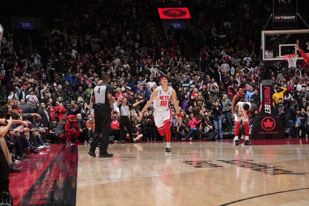 渡邊雄太のインスタグラム：「Good to be back playing in this arena. Thank you Toronto🙏」