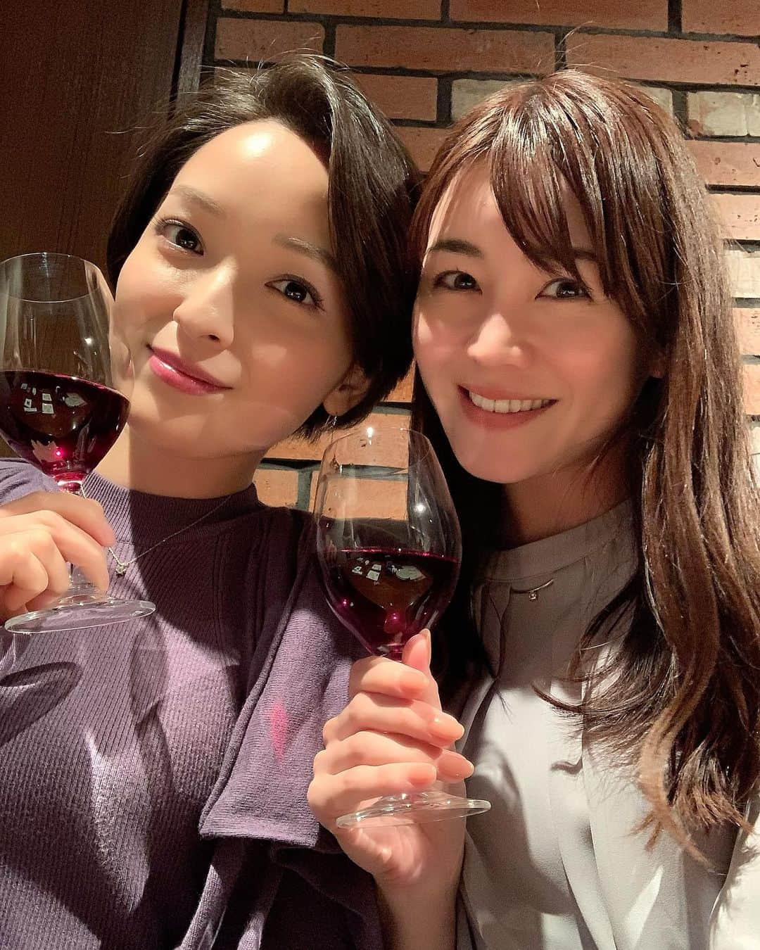 酒井美帆のインスタグラム：「🌾新潟の縁🍙  @takai_eiko えーちゃんと❤️ お互いの素敵なところを褒め称え合う会🌸  会うだけで意識が高まる存在☺️✨ なんでも話せて、なんでも聞いてくれて… いつもありがとう💓  この日が楽しみすぎて おろしたての服を着ました🥰  （細身のパンツを履くために 　がんばって調整しました🏃💨笑）」