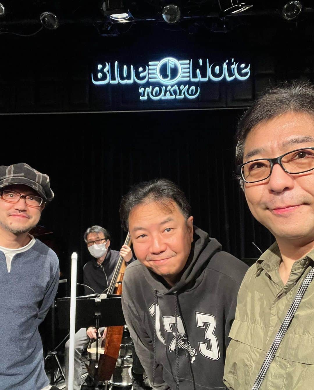 宮崎隆睦さんのインスタグラム写真 - (宮崎隆睦Instagram)「ブルーノート東京、僕的１日目が終わりました。しんちゃん、いしなりくんと同時に現場を共にするのは実に25年振り…？それぞれ一緒には演奏しているけれど、やっぱり2人は素晴らしい！」12月18日 1時24分 - miyazakitakahiro